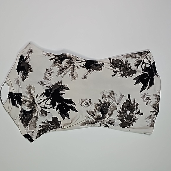 LE chateau small floral design short sleeve shirt - Picture 5 of 7